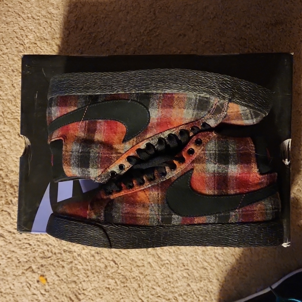 Nike SB 310801 601 Plaid Blazer Size 6